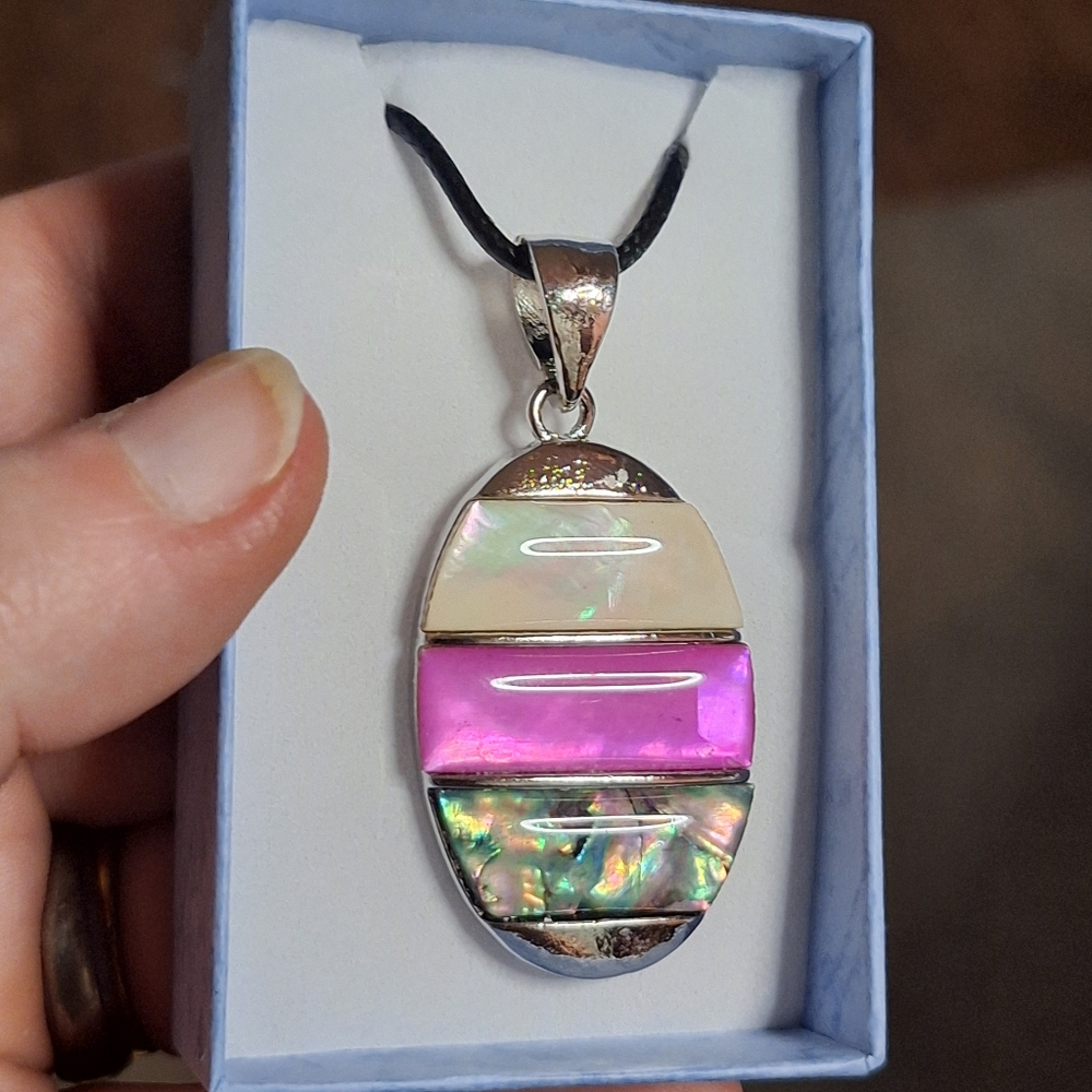 3 Stone pendant necklace